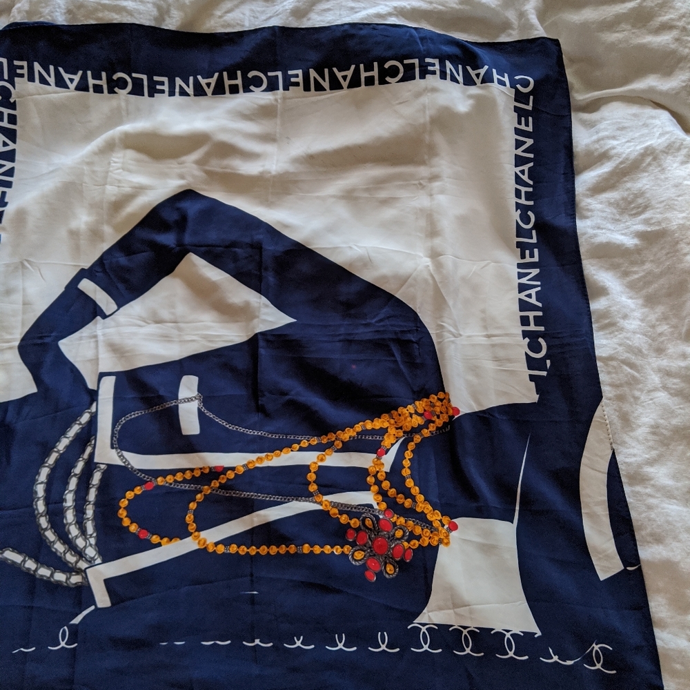 Chanel scarf It's NOT - Picture 1 of 6
